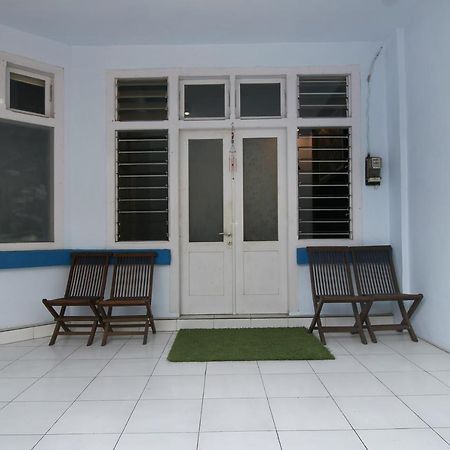 Reddoorz Near Stasiun Lawang Hotell Exteriör bild