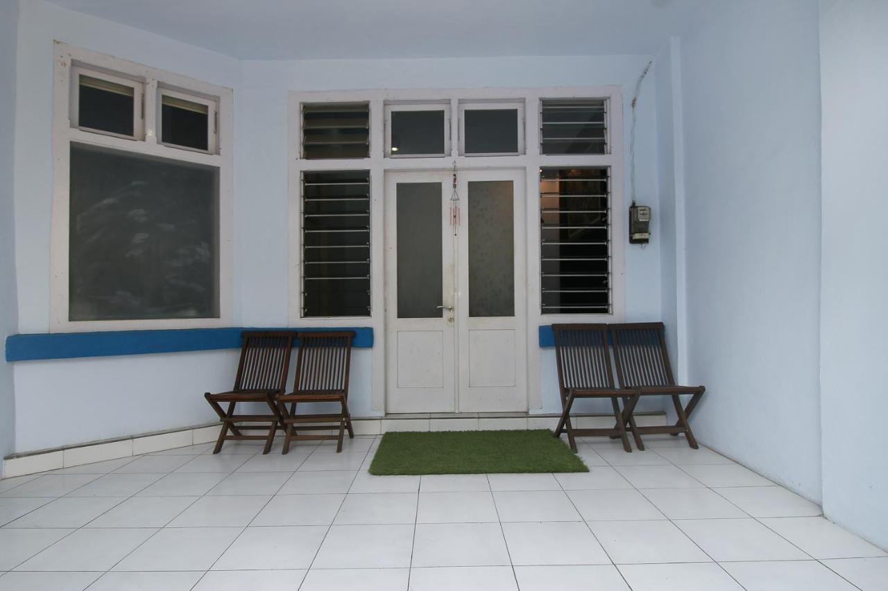 Reddoorz Near Stasiun Lawang Hotell Exteriör bild