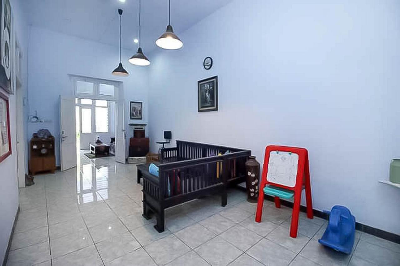 Reddoorz Near Stasiun Lawang Hotell Exteriör bild