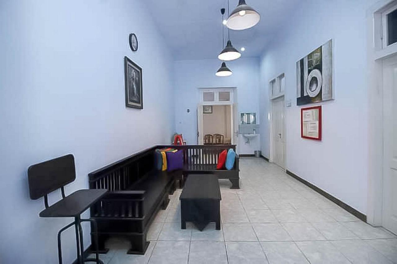Reddoorz Near Stasiun Lawang Hotell Exteriör bild