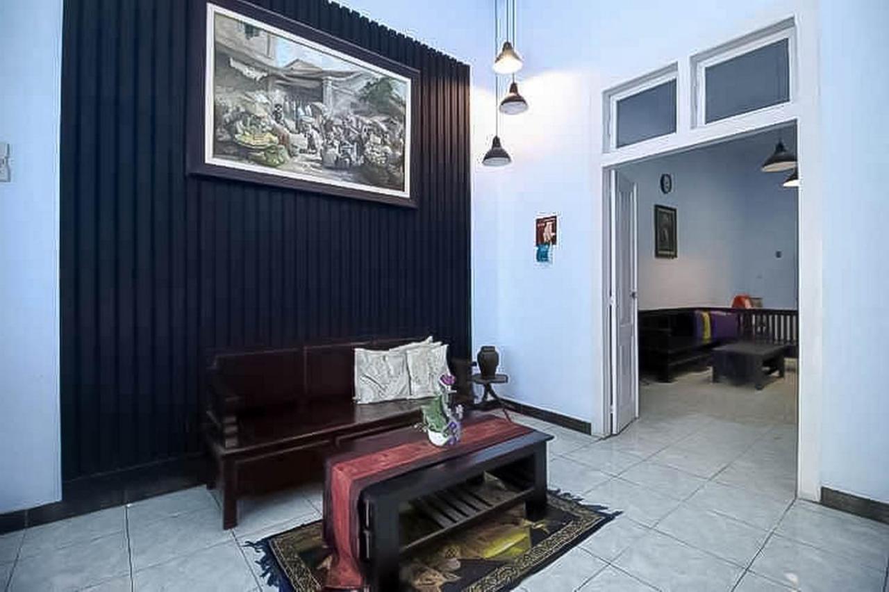 Reddoorz Near Stasiun Lawang Hotell Exteriör bild