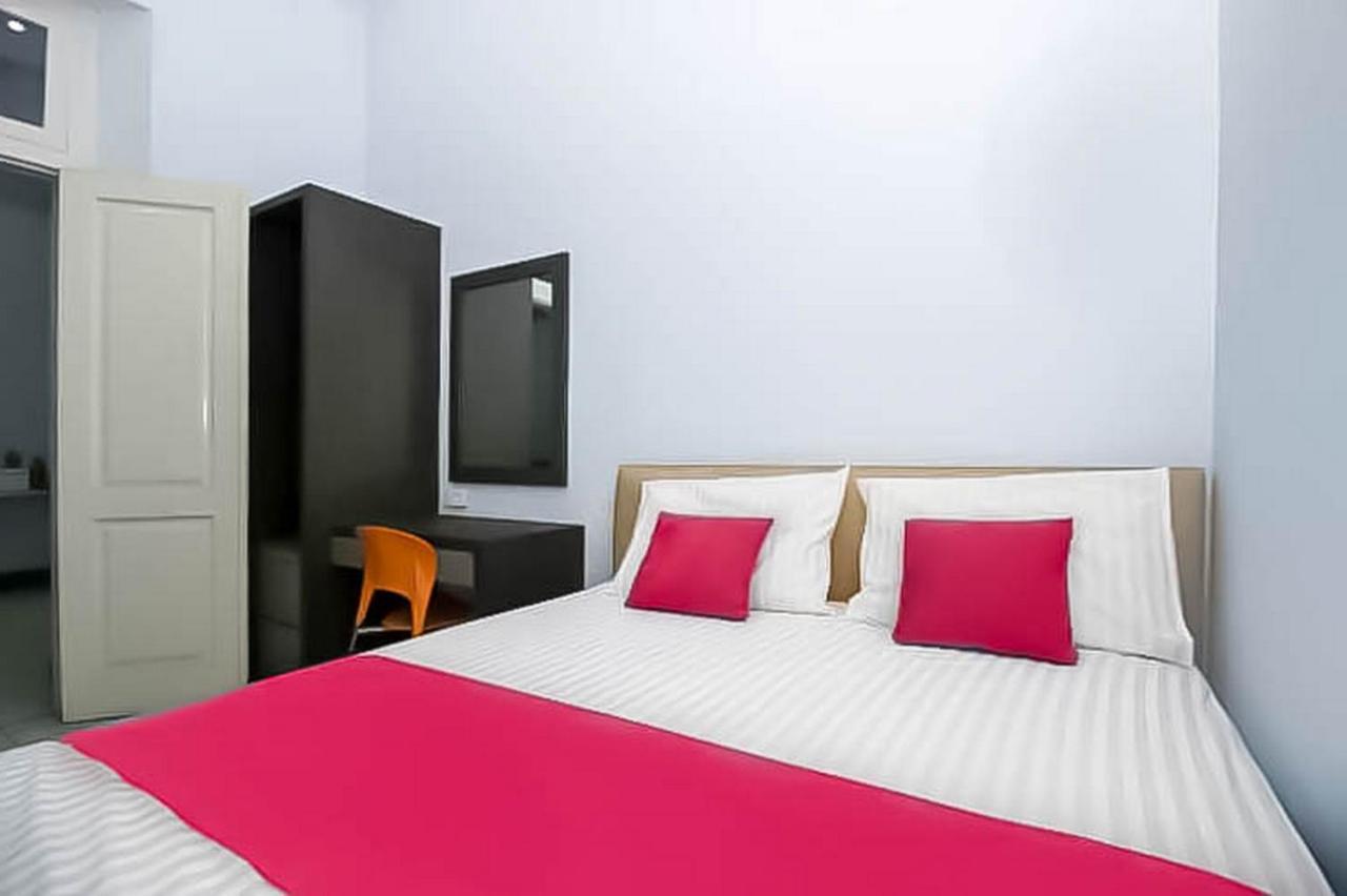 Reddoorz Near Stasiun Lawang Hotell Exteriör bild