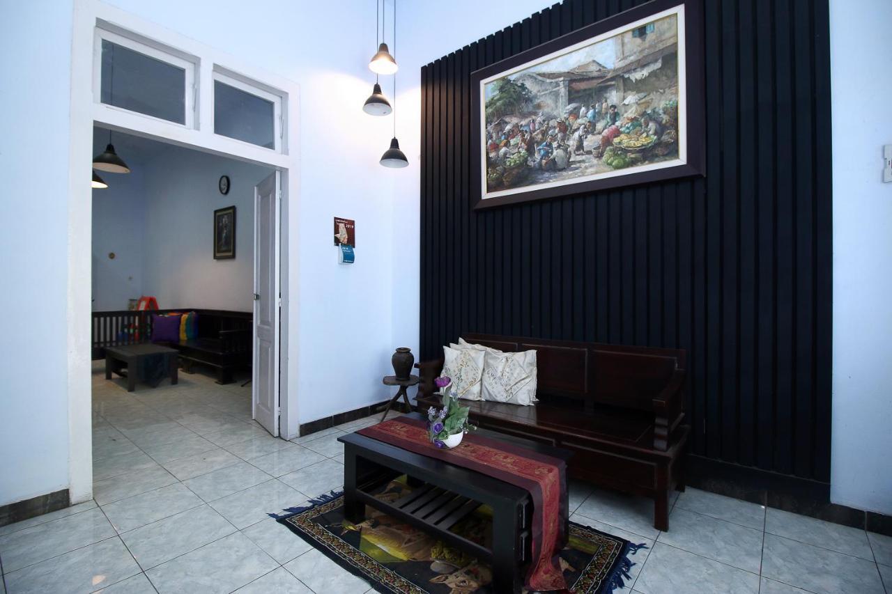 Reddoorz Near Stasiun Lawang Hotell Exteriör bild