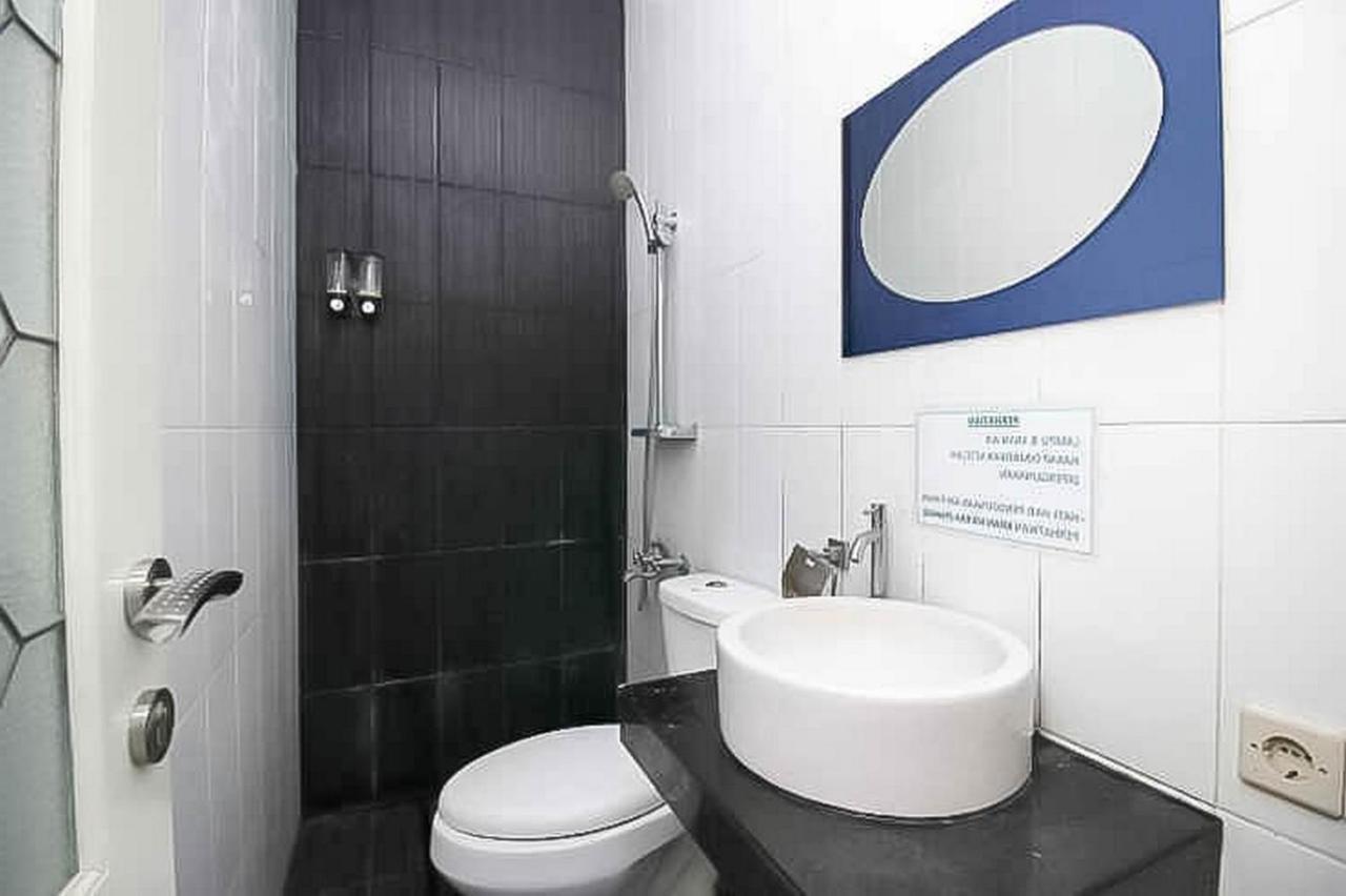 Reddoorz Near Stasiun Lawang Hotell Exteriör bild